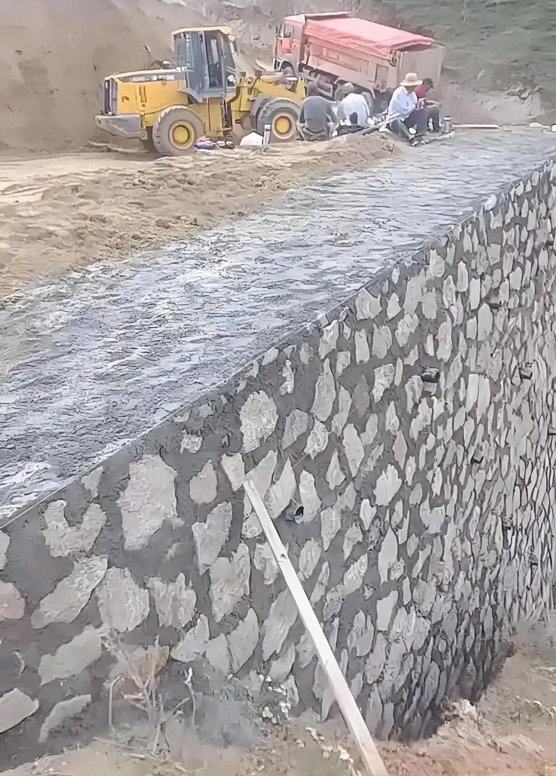 南阳宛城区边坡加固